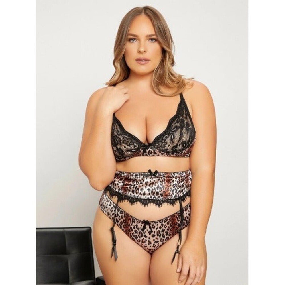 16 Plus (2X) Leopard Contrast Lace Garter Lingerie Set